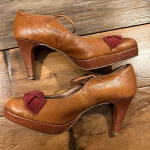 Miss Albright Leather Bow Toe Heels Size 9